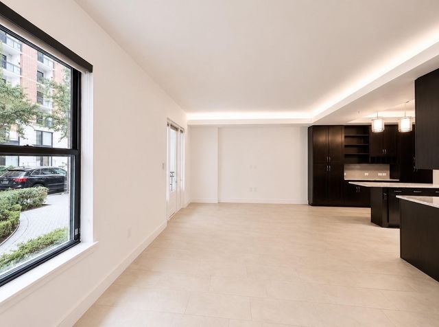 2303 Mid Lane 106, Houston, TX 77027