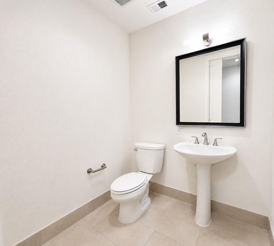 2303 Mid Lane 106, Houston, TX 77027