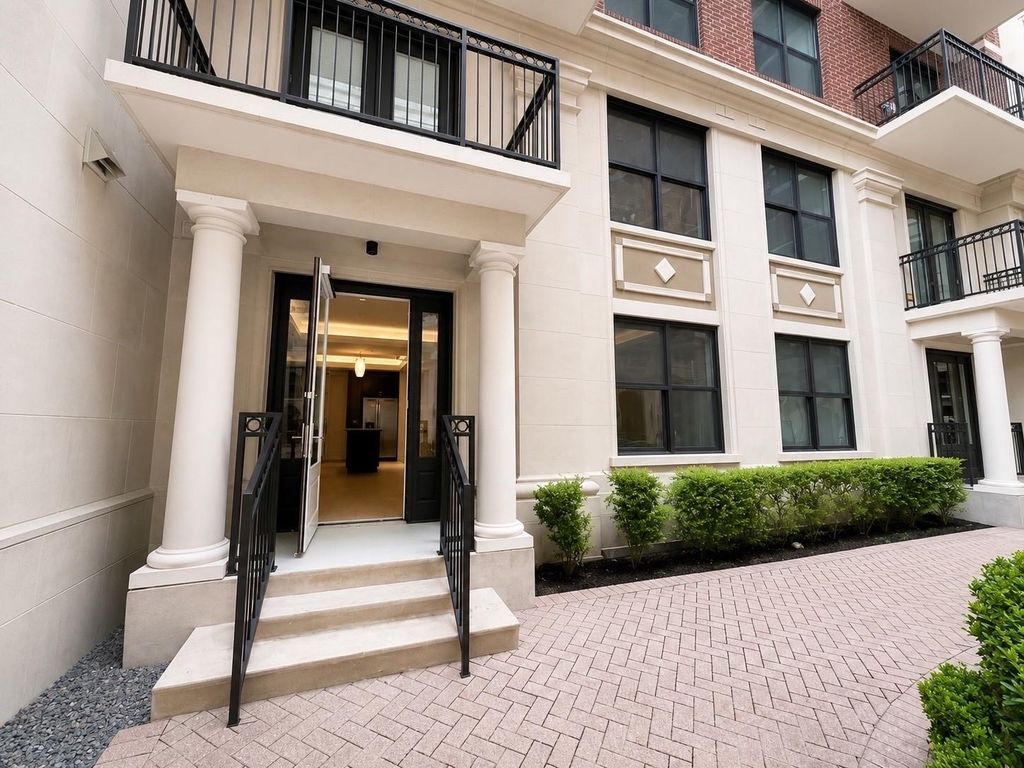 2303 Mid Lane 106, Houston, TX 77027