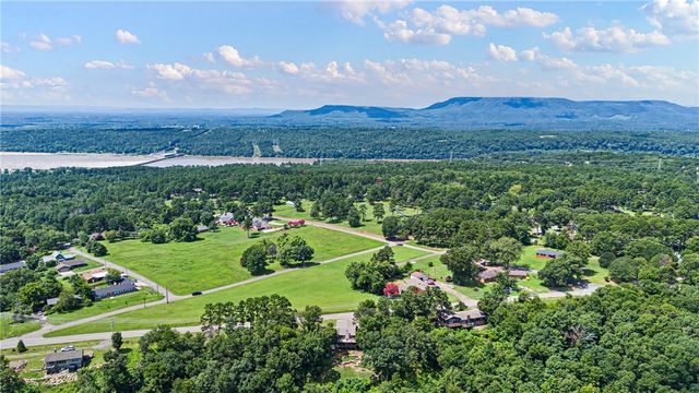 1317 Skyline Drive, Russellville, AR 72802