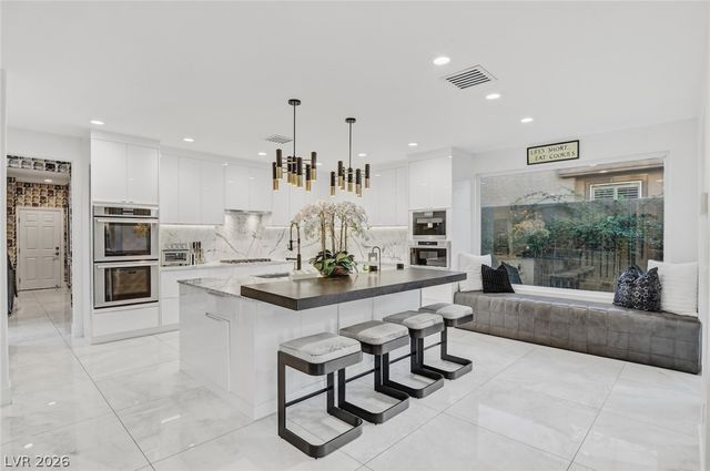 10736 Penhurst Way, Las Vegas, NV 89135