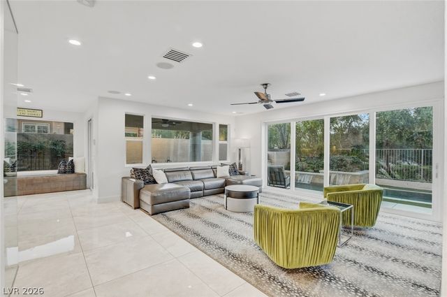 10736 Penhurst Way, Las Vegas, NV 89135