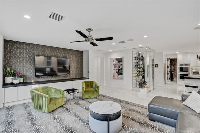 10736 Penhurst Way, Las Vegas, NV 89135
