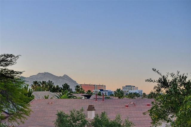 10736 Penhurst Way, Las Vegas, NV 89135