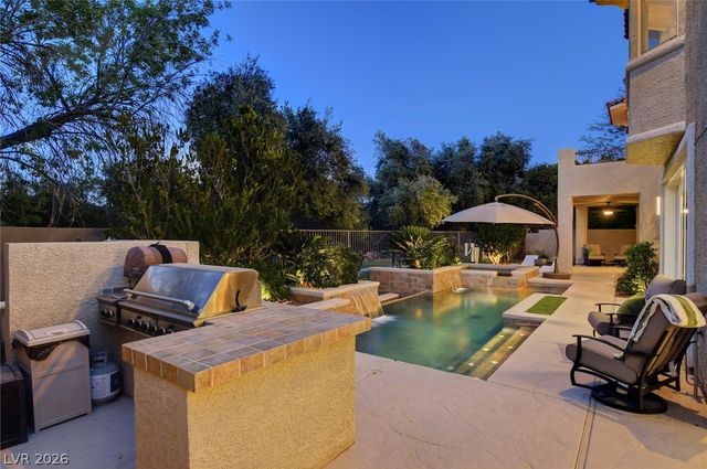 10736 Penhurst Way, Las Vegas, NV 89135