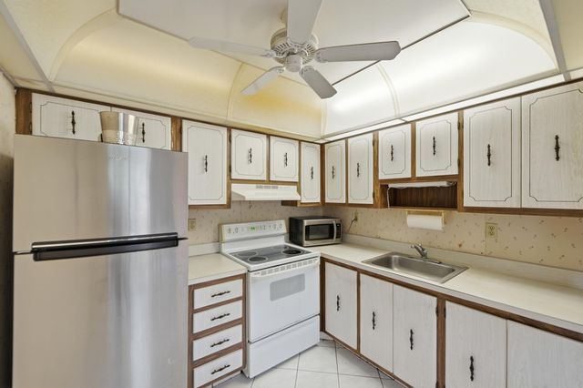 519 Burgundy K, Delray Beach, FL 33484