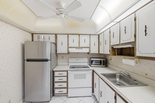 519 Burgundy K, Delray Beach, FL 33484