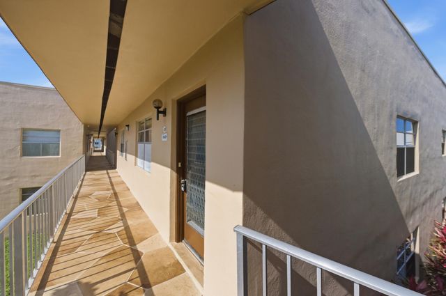 519 Burgundy K, Delray Beach, FL 33484