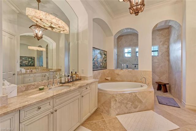 9683 Lipari CT, Naples, FL 34113