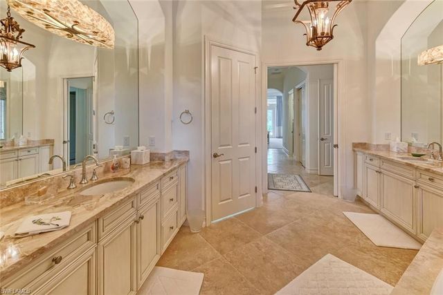 9683 Lipari CT, Naples, FL 34113