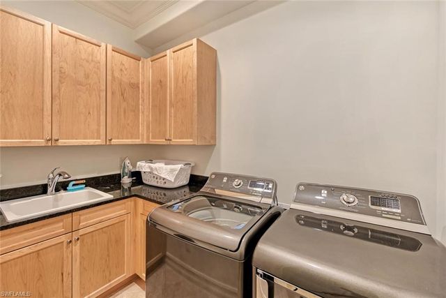 9683 Lipari CT, Naples, FL 34113