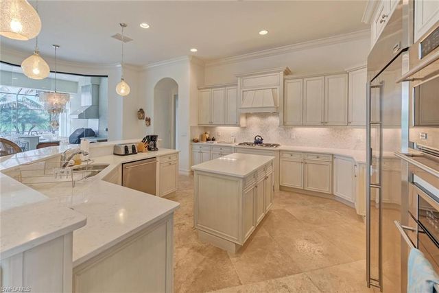 9683 Lipari CT, Naples, FL 34113