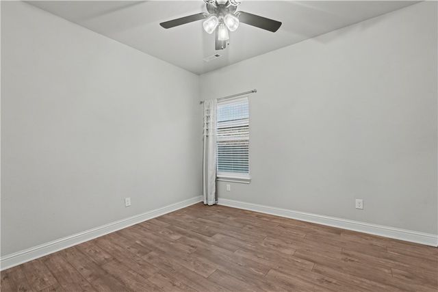 517 Sabine Pass Road, Fayetteville, AR 72704