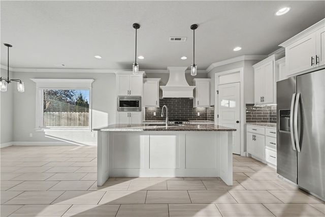 517 Sabine Pass Road, Fayetteville, AR 72704