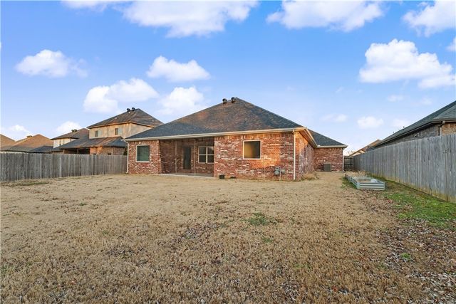 517 Sabine Pass Road, Fayetteville, AR 72704