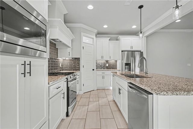 517 Sabine Pass Road, Fayetteville, AR 72704