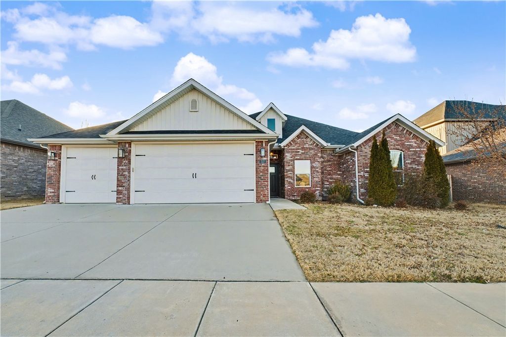 517 Sabine Pass Road, Fayetteville, AR 72704