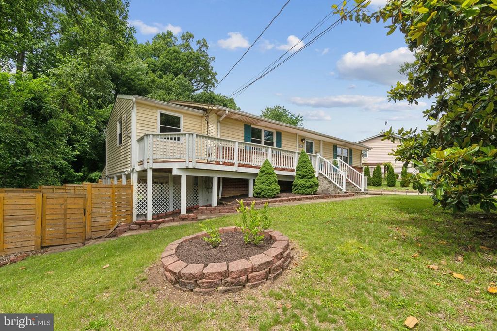 5728 SUNBURY DR, Alexandria, VA 22303