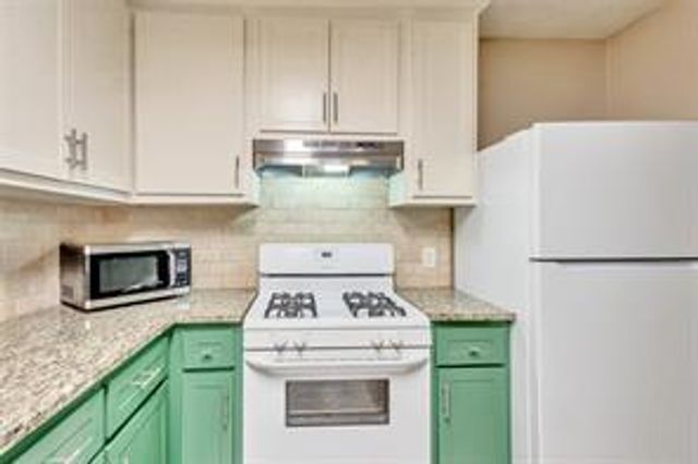 9721 Holly Springs DR, Austin, TX 78748