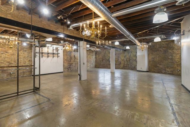 2950 W Fullerton Avenue, Chicago, IL 60647
