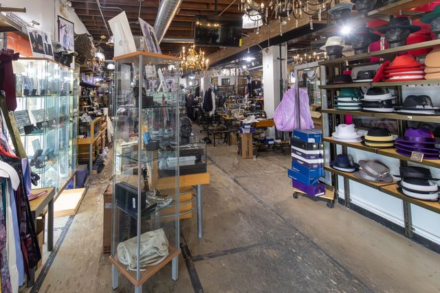 2950 W Fullerton Avenue, Chicago, IL 60647