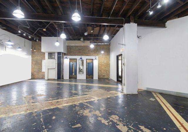 2950 W Fullerton Avenue, Chicago, IL 60647