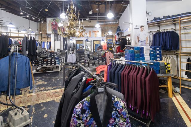 2950 W Fullerton Avenue, Chicago, IL 60647