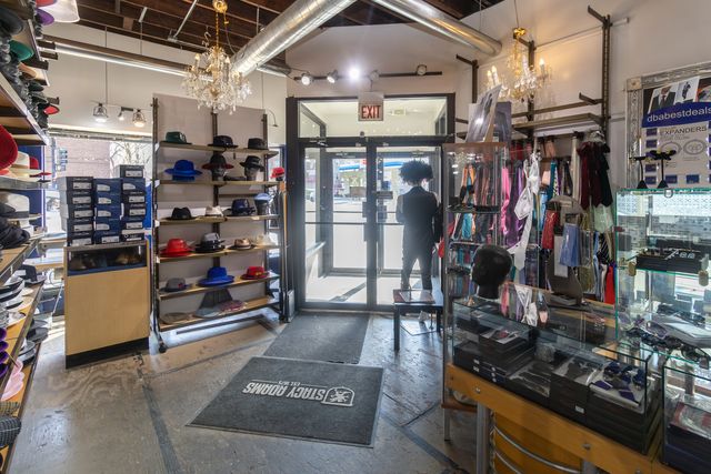 2950 W Fullerton Avenue, Chicago, IL 60647