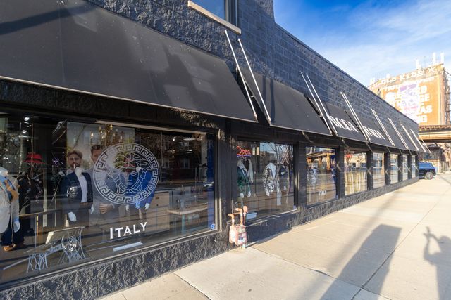 2950 W Fullerton Avenue, Chicago, IL 60647
