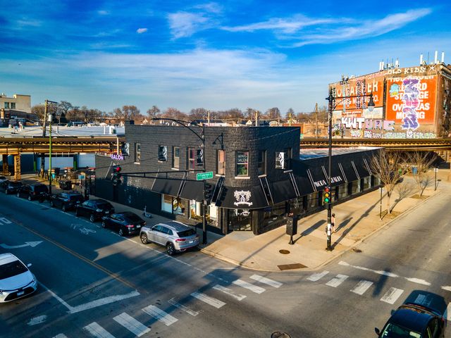 2950 W Fullerton Avenue, Chicago, IL 60647