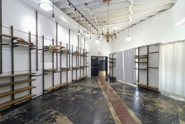 2950 W Fullerton Avenue, Chicago, IL 60647