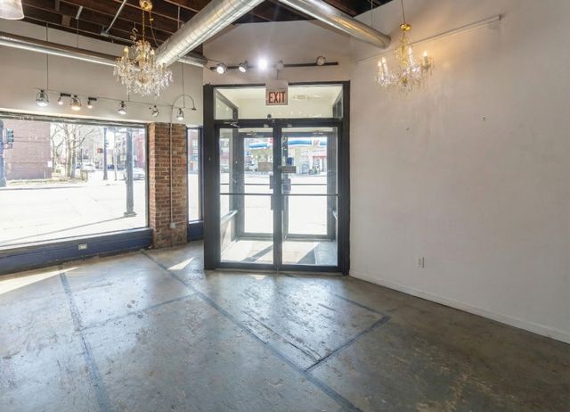 2950 W Fullerton Avenue, Chicago, IL 60647