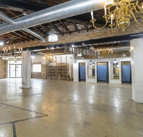 2950 W Fullerton Avenue, Chicago, IL 60647