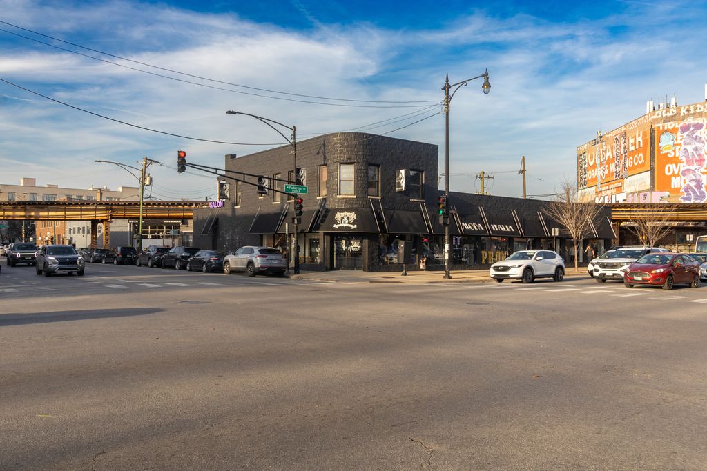 2950 W Fullerton Avenue, Chicago, IL 60647