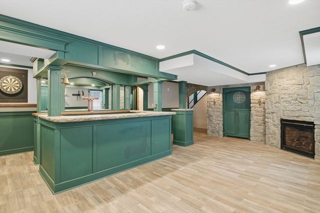 18 Downy Cir, Fitchburg, MA 01420