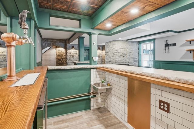 18 Downy Cir, Fitchburg, MA 01420