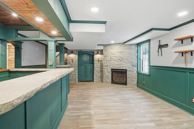 18 Downy Cir, Fitchburg, MA 01420