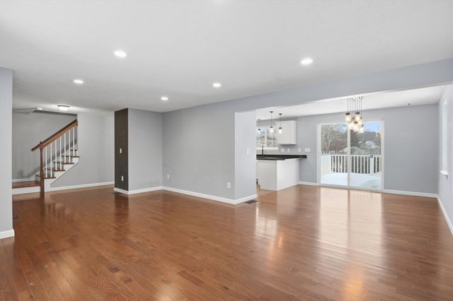 18 Downy Cir, Fitchburg, MA 01420