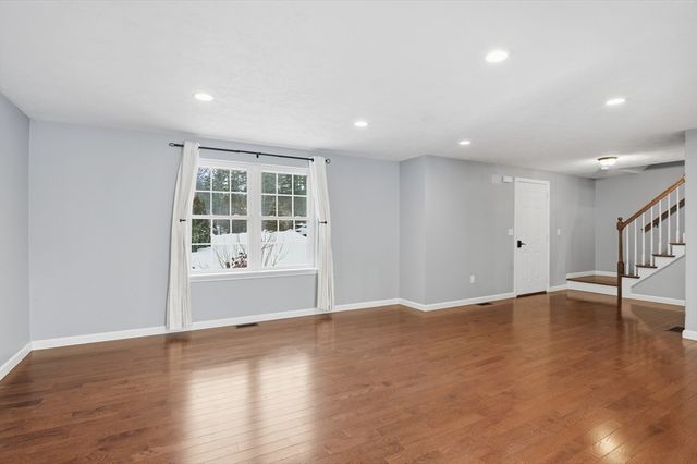 18 Downy Cir, Fitchburg, MA 01420