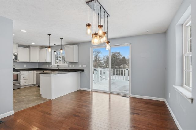 18 Downy Cir, Fitchburg, MA 01420