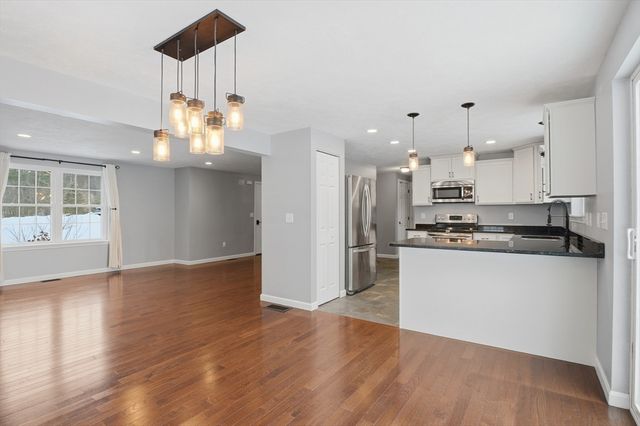 18 Downy Cir, Fitchburg, MA 01420