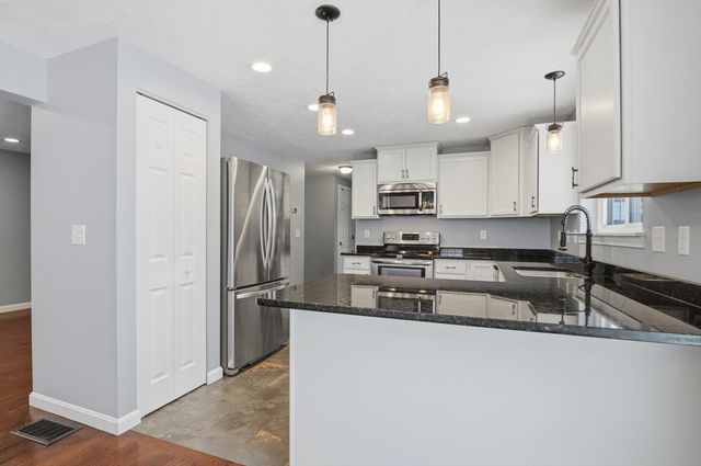 18 Downy Cir, Fitchburg, MA 01420