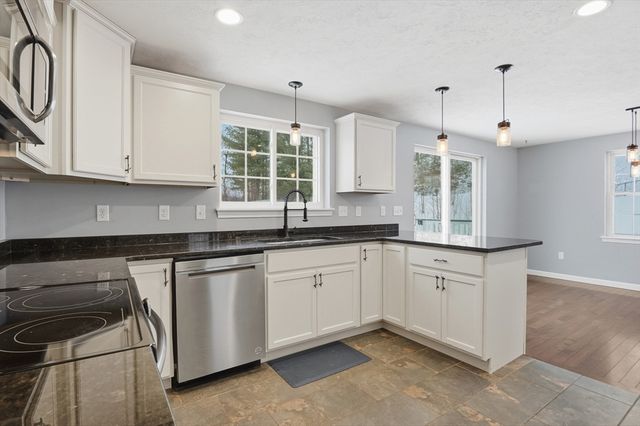 18 Downy Cir, Fitchburg, MA 01420