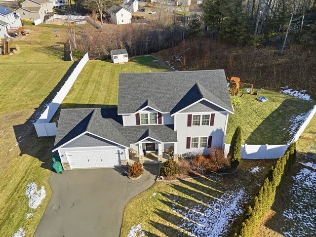 18 Downy Cir, Fitchburg, MA 01420