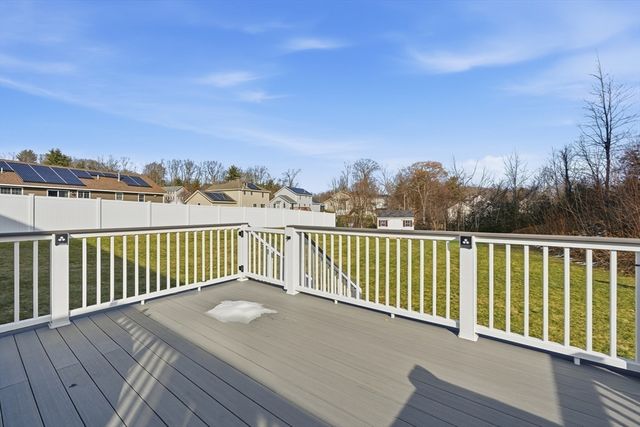 18 Downy Cir, Fitchburg, MA 01420