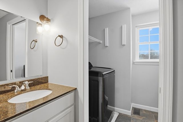 18 Downy Cir, Fitchburg, MA 01420