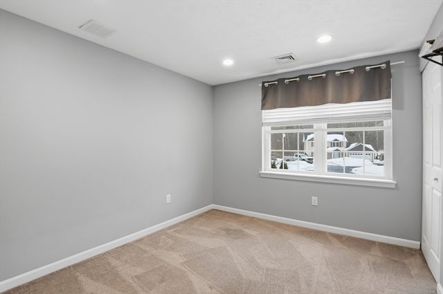 18 Downy Cir, Fitchburg, MA 01420