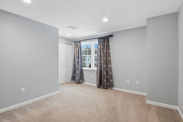 18 Downy Cir, Fitchburg, MA 01420