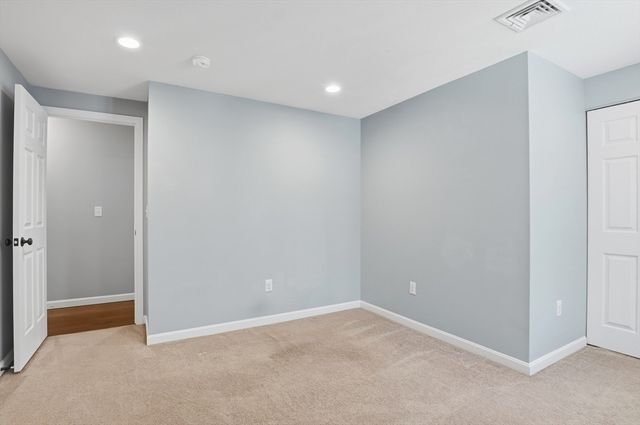 18 Downy Cir, Fitchburg, MA 01420