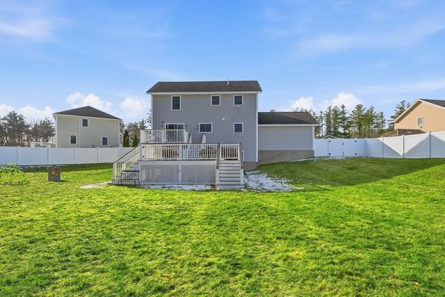 18 Downy Cir, Fitchburg, MA 01420